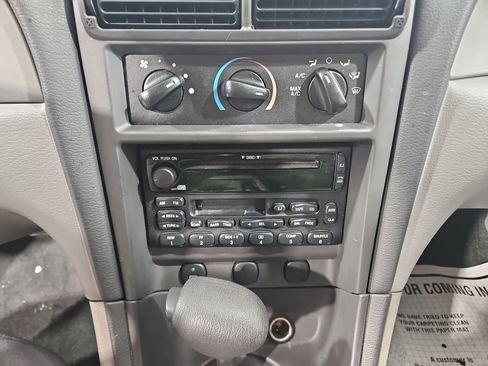 Used 2002 Ford Mustang Coupe image 18