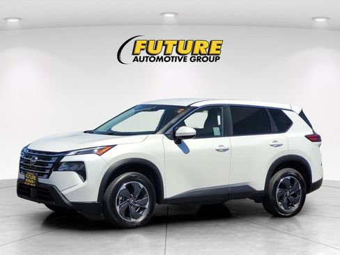 Certified 2025 Nissan Rogue SV AWD/4WD image 5