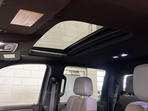 Used 2024 Chevrolet Silverado 2500 ZR2 w/ Technology Package image 20