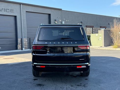 Used 2024 Jeep Wagoneer Series II w/ Flexible Seating Group image 4