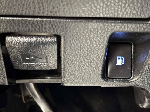 Used 2015 Toyota Highlander Plus AWD/4WD image 39