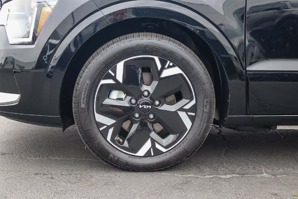 Certified 2025 Kia Niro Wave w/ Wave Preserve Package FWD image 10