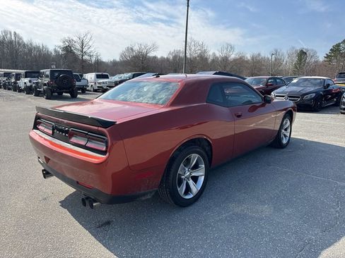 Used 2021 Dodge Challenger SXT image 5