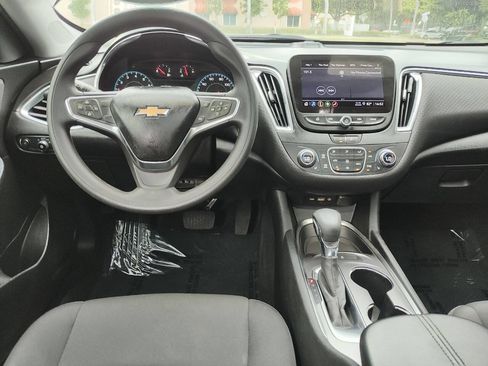 Used 2021 Chevrolet Malibu LT FWD image 35