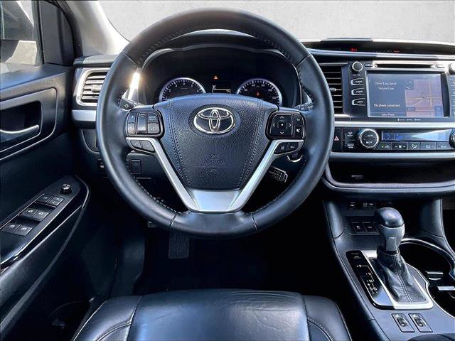 Used 2019 Toyota Highlander XLE FWD image 7