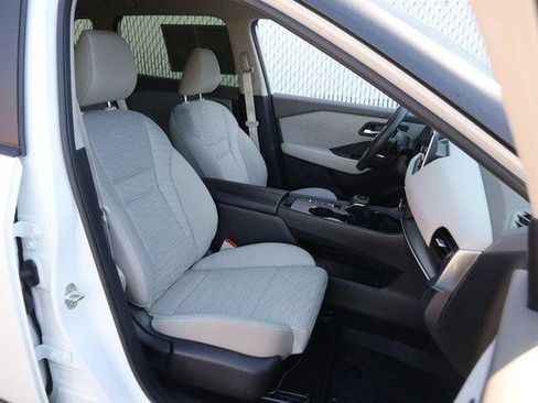 Used 2023 Nissan Rogue SV image 28