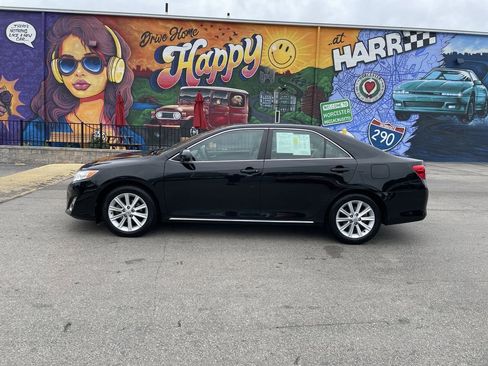 Used 2012 Toyota Camry XLE FWD image 2