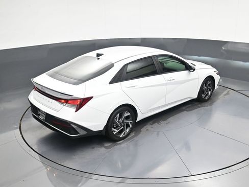 Used 2025 Hyundai Elantra Sport FWD image 30