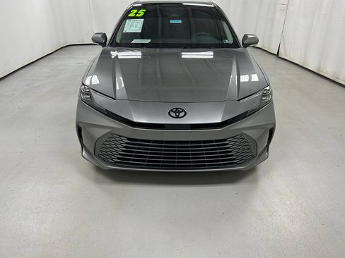 Certified 2025 Toyota Camry XLE FWD image 4