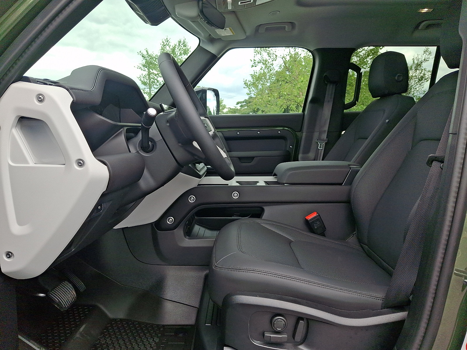 New 2026 Land Rover Defender 110 S AWD/4WD image 12
