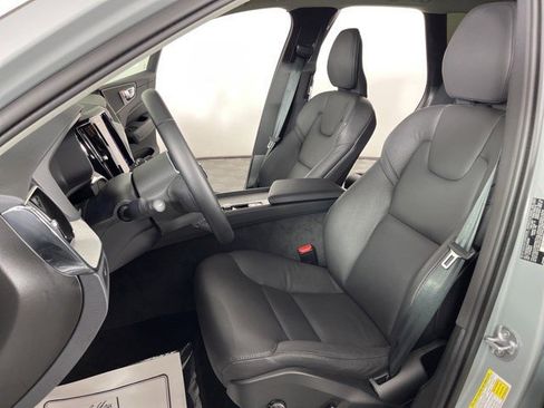 Used 2025 Volvo XC60 B5 Plus image 14