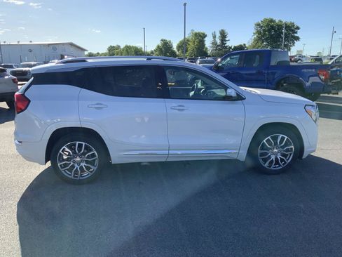 Used 2024 GMC Terrain Denali w/ Denali Premium Package AWD/4WD image 14