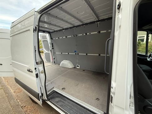 Used 2021 Mercedes-Benz Sprinter 2500 image 9