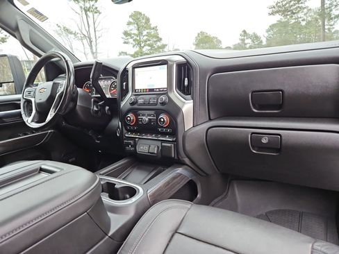 Used 2020 Chevrolet Silverado 2500 LTZ w/ LTZ Premium Package image 16