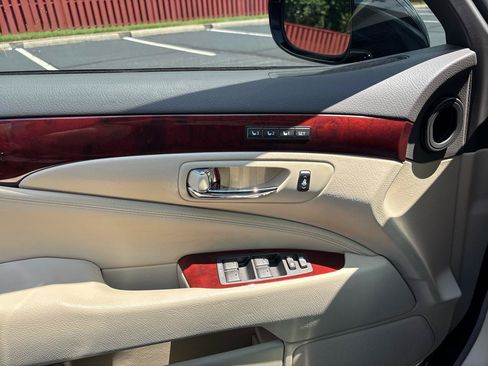 Used 2012 Lexus LS 460 L w/ Luxury Pkg RWD image 16