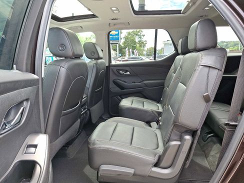 Used 2020 Chevrolet Traverse LT w/ LT Premium Package image 9