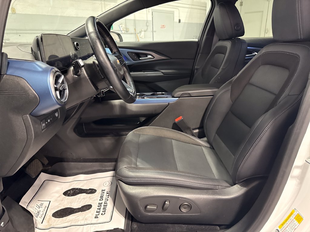 Used 2024 Chevrolet Equinox EV LT FWD image 28