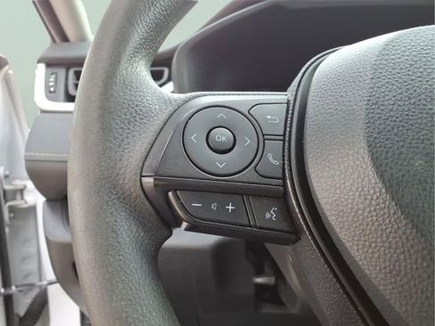 Used 2022 Toyota RAV4 LE image 16