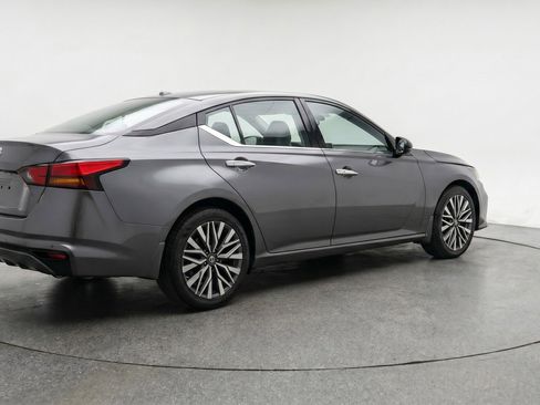 Used 2025 Nissan Altima 2.5 SV image 9
