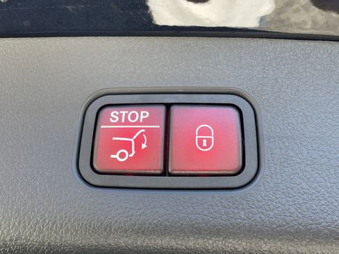 New 2026 Mercedes-Benz GLC 300 image 12