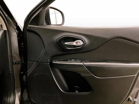 Used 2015 Jeep Cherokee Latitude AWD/4WD image 24