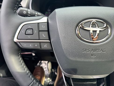 Used 2026 Toyota Highlander Platinum AWD/4WD image 29