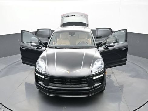 Certified 2025 Porsche Macan AWD/4WD image 30