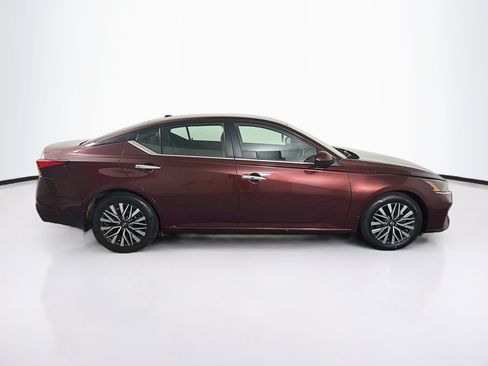 Used 2023 Nissan Altima 2.5 SV FWD image 10