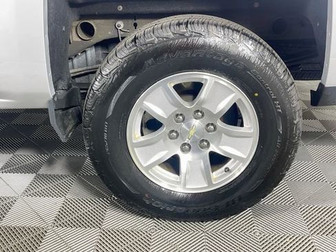 Used 2018 Chevrolet Silverado 1500 LT AWD/4WD image 30
