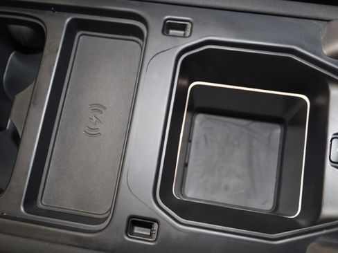 Used 2023 Land Rover Defender 110 SE image 37