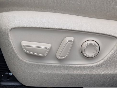 Used 2024 Toyota Highlander Platinum image 21