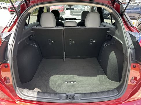Used 2023 Nissan Kicks SR w/ SR Premium Package FWD image 17