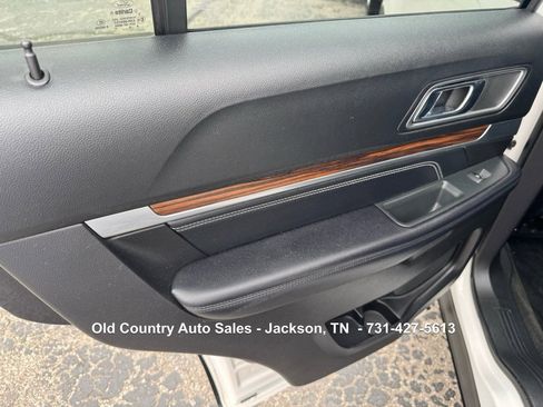 Used 2017 Ford Explorer Limited w/ Equipment Group 301A AWD/4WD image 27