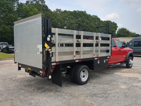 Used 2022 RAM 5500 Tradesman w/ Chrome Appearance Group RWD image 3