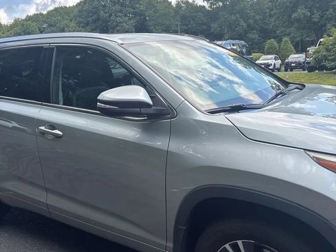 Used 2016 Toyota Highlander XLE AWD/4WD image 13