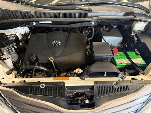 Used 2017 Toyota Sienna XLE Premium AWD/4WD image 25