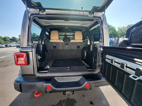 Used 2020 Jeep Wrangler Unlimited Rubicon w/ Advanced Safety Group AWD/4WD image 25