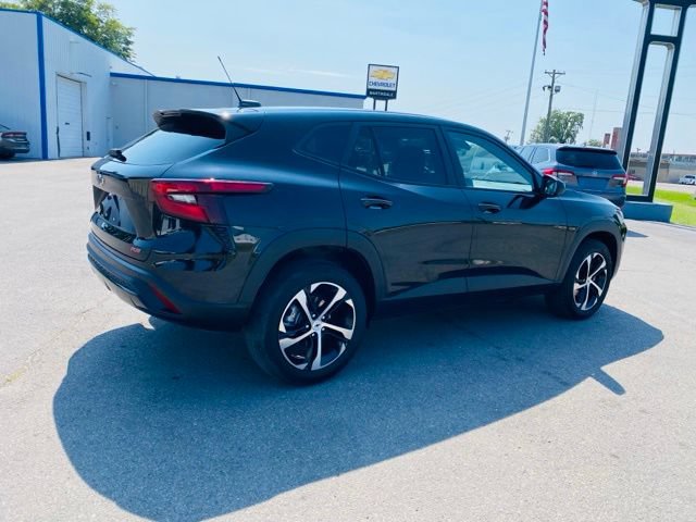Used 2025 Chevrolet Trax RS FWD image 9