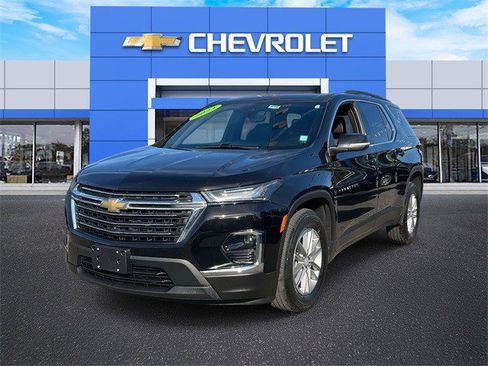 Certified 2023 Chevrolet Traverse LT w/ Rear Camera Mirror Package image 28