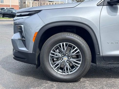 Used 2024 Chevrolet Traverse LT image 7