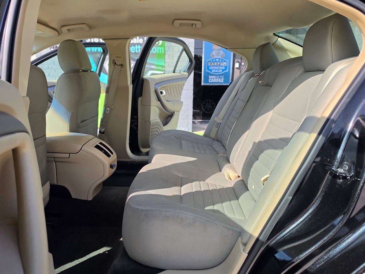 Used 2013 Ford Taurus SE FWD image 22