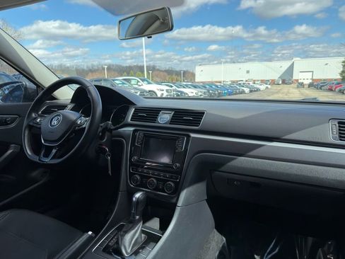 Used 2017 Volkswagen Passat 1.8T R-Line image 15