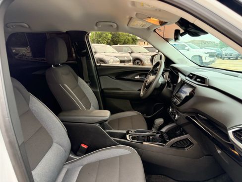 Used 2021 Chevrolet TrailBlazer LT w/ Convenience Package FWD image 10