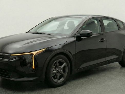 Used 2025 Kia K4 LXS image 3