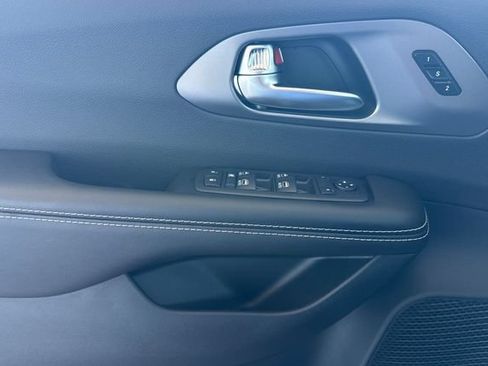 New 2027 Chrysler Pacifica Select FWD image 10