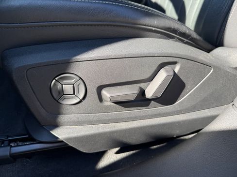 Used 2024 Audi Q8 e-tron Premium Plus w/ Premium Plus Package image 19