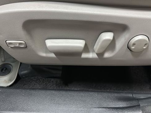 Used 2015 Toyota Highlander XLE AWD/4WD image 16