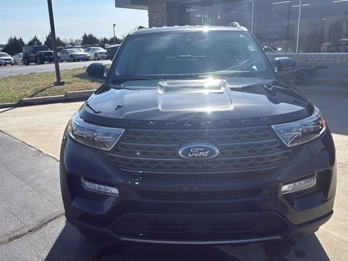 Used 2024 Ford Explorer XLT w/ Equipment Group 202A image 4