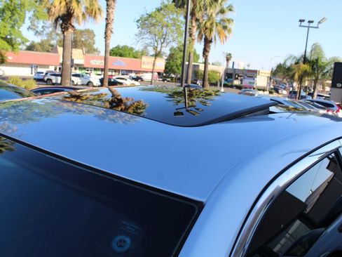 Used 2020 Chrysler 300 Limited image 12
