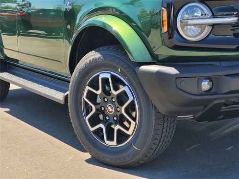 New 2025 Ford Bronco Outer Banks image 2